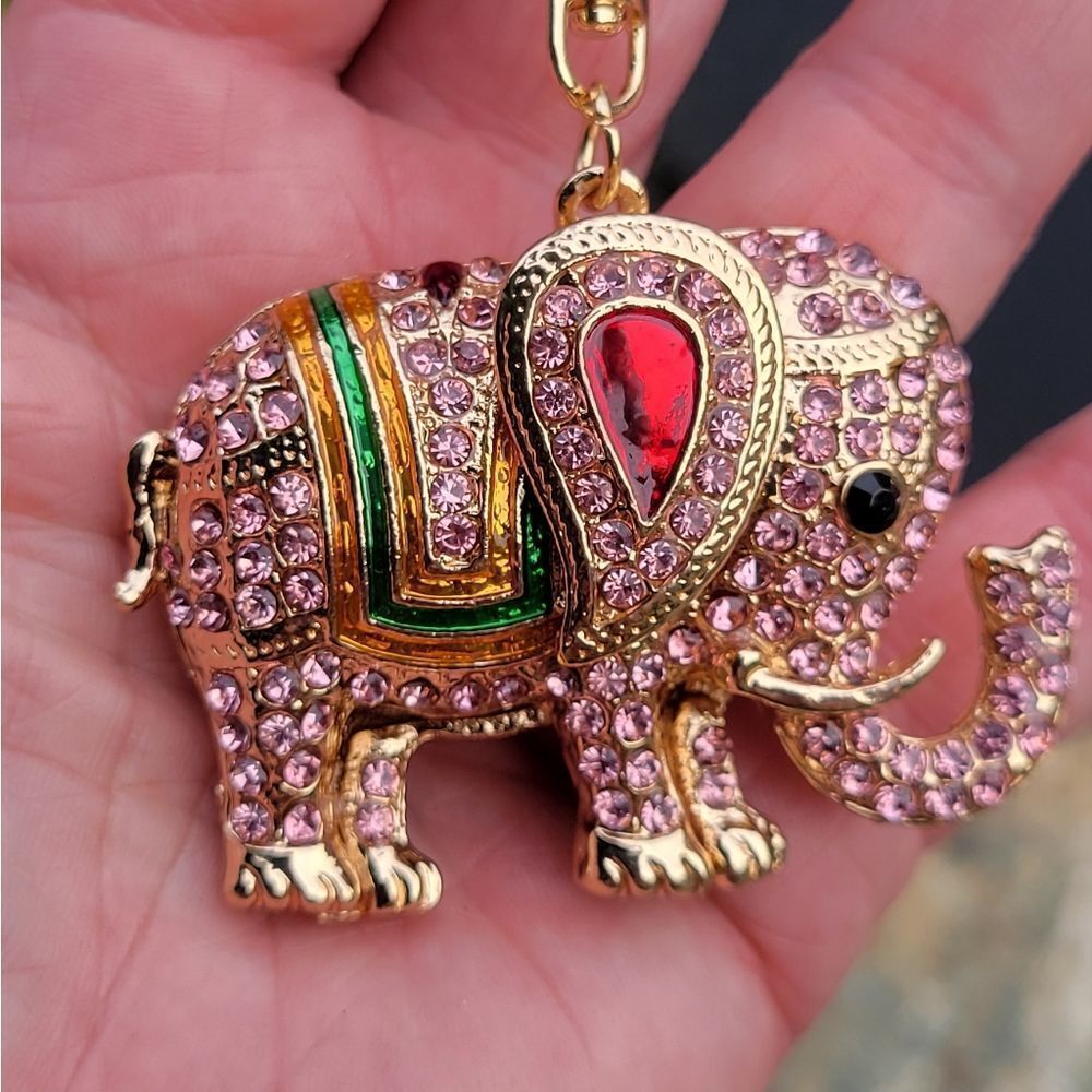 ‎Austrian Crystal Elephant Keychain - Picture 4 of 7
